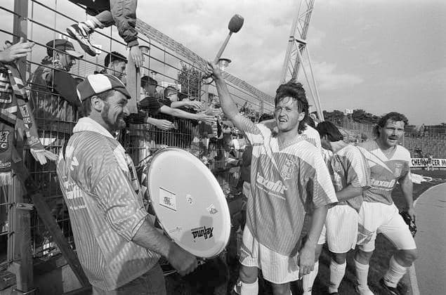 Archivbilder der Woche SPORT KW28 Panadic 09.09.1995, Chemnitz, Stadion Gellertstraße, CFC, 2. Bundesliga, Trommler Manolo und Andrej Panadic Chemnitz Sachsen BRD *** Panadic 09 09 1995, Chemnitz, Stadion Gellertstraße, CFC, 2 Bundesliga, drummers Manolo and Andrej Panadic Chemnitz Saxony FRG