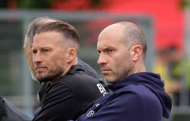 Cheftrainer Daniel Scherning (Eintracht Braunschweig) und Co Trainer Marc Pfitzner Fussball, Herren, Saison 2024 2025, 2.BL,Regionalliga Nord, Kehdinger Stadion, Saisonvorbereitung, Testspiel, PUMA CUP, SV Drochtersen Assel gegen Eintracht Braunschweig, 0-6 *** Head coach Daniel Scherning Eintracht Braunschweig and co-coach Marc Pfitzner Football, Men, Season 2024 2025, 2 BL,Regionalliga Nord, Kehdinger Stadion, Pre-season, Test match, PUMA CUP, SV Drochtersen Assel vs Eintracht Braunschweig, 0 6
