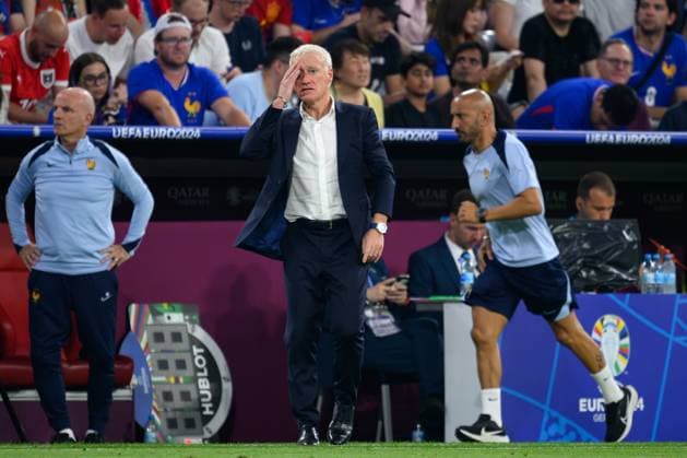 090724 KAI SCHWOERER Head Coach Didier Deschamps of France reacts during the UEFA EURO, EM, Europameisterschaft,Fussball 2024 semi-final match between Spain and France at Munich Football Arena on July 9, 2024 in Munich, Germany. 090724-CPL-ESPvFRA-197