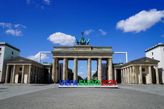 Berlin, Germany, July 14th 2024: View of the Brandenburg Gate (Brandenburger Tor) with the UEFA EURO, EM, Europameisterschaft,Fussball 2024 sign in front of it prior to the UEFA EURO 2024 Germany Final football match between Spain and England at Olympiastadion in Berlin, Germany. (Daniela Porcelli SPP)  Copyright: xDanielaxPorcellix xSPPx spp-en-DaPoSp-20240714-DP307515