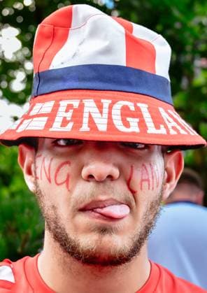 Fussball, EM 2024 Englische Fans auf dem Breitscheidplatz 14.06.2024, xdanx, Fussball, EM 2024 Englische Fans auf dem Breitscheidplatz , v.l. Jubel bei den Englischen Fans Berlin Breitscheid Platz Berlin Deutschland (DE) Copyright: xDanielxLakomskix