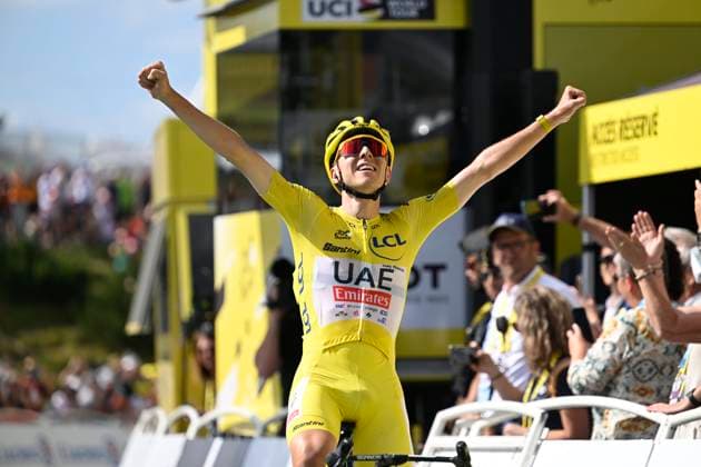 Sport Themen der Woche KW28 Sport Bilder des Tages Tour de France 2024 - Stage 15 PLATEAU DE BEILLE, FRANCE - JULY 14 : Pogacar Tadej (SVN) of UAE Team Emirates celebrating his victory during stage 15 of the 111th edition of the Tour de France 2024 cycling race, a stage of 198 kms with start in Loudenvielle and finish in Plateau de Beille on July 14, 2024 in Plateau de Beille, France, 14 07 2024 Plateau de Beille France  Copyright: xNicoxVereeckenx