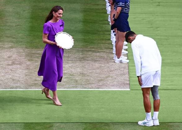 Bilder des Jahres 2024, Sport 07 Juli Sport Themen der Woche KW28 Sport Bilder des Tages Catherine Princess of Wales presents Novak Djokovic with the runners-up after defeat in the Gentlemen s Singles final Wimbledon Tennis Championships, Day 14, The All England Lawn Tennis and Croquet Club, London, UK - 14 Jul 2024  Copyright: xJamesxMarsh Shutterstockx 14584815cp