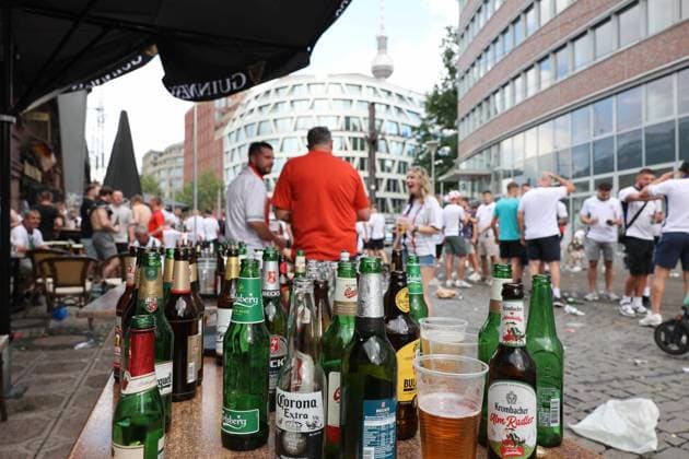 14.07.2024, Berlin - Deutschland. Eindrücke vom Finaltag der Fußball - Europameisterschaft, EM in Berlin, am Hackeschen Markt feiern die Engländer.
