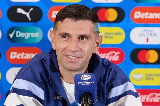 Sport Bilder des Tages RECORD DATE NOT STATED Copa America USA 2024 Argentina press conference, PK, Pressekonferenz Emiliano Martinez of Argentina during press conference ahead of final match against Colombia as part of CONMEBOL Copa America USA 2024 at Hard Rock Stadium on July 13, 2024 in Miami Gardens, United States. MIAMI GARDENS FLORIDA UNITED STATES  Copyright: xJorgexMartinezx 20240713144331_CA_F_2024_ARG_PRESS_MARTINEZ9