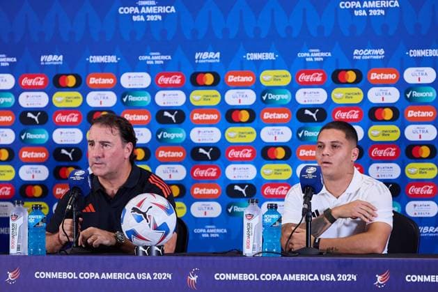 RECORD DATE NOT STATED Copa America USA 2024 Colombia press conference, PK, Pressekonferenz Nestor Lorenzo head coach and Juan Fernando Quintero of Colombia during press conference ahead of final match against Argentina as part of CONMEBOL Copa America USA 2024 at Hard Rock Stadium on July 13, 2024 in Miami Gardens, United States. MIAMI GARDENS FLORIDA UNITED STATES  Copyright: xJosexLuisxMelgarejox 20240713160120_CA_F_2024_COL_PRESS_LORENZO2