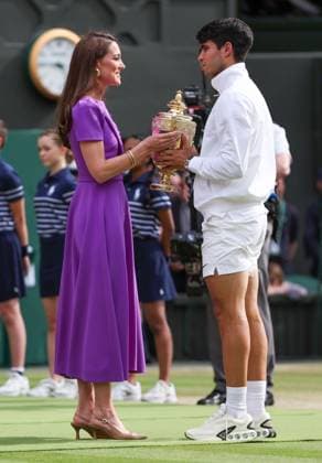 Catherine Princess of Wales presents Carlos Alcaraz with the winners trophy after victory in the Gentlemen s Singles final Wimbledon Tennis Championships, Day 14, The All England Lawn Tennis and Croquet Club, London, UK - 14 Jul 2024  Copyright: xEllaxLing Shutterstockx 14584816bc