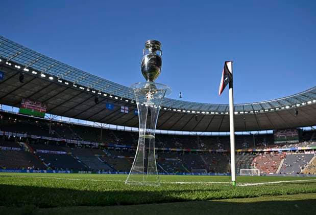 14.07.2024, Fussball UEFA EURO, EM, Europameisterschaft,Fussball 2024, Finale im Berliner Olympiastadion, Spanien - England, Henri-Delaunay-Pokal, Gewinntrophäe der Fußball-Europameisterschaft.