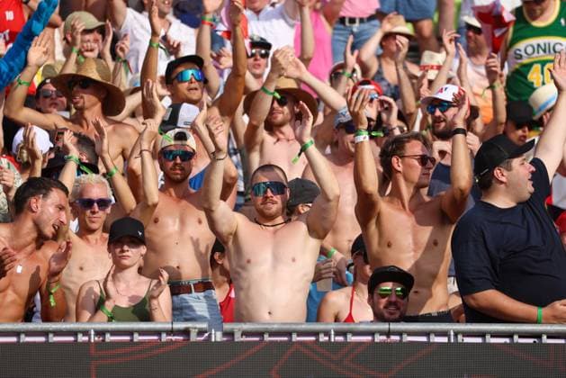 BEACHVOLLEYBALL - Beach Pro Vienna VIENNA,AUSTRIA,14.JUL.24 - Beach volleyball, Beachvolleyball - A1 Beach Pro Vienna. Image shows fans.  GEPAxpictures xMathiasxMandl