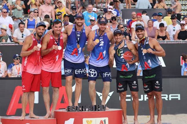 BEACHVOLLEYBALL - Beach Pro Vienna VIENNA,AUSTRIA,14.JUL.24 - Beach volleyball, Beachvolleyball - A1 Beach Pro Vienna. Image shows Bartosz Losiak (POL), Anders Berntsen Mol (NOR), Christian Sandlie Sorum (NOR), Esteban Grimalt (CHI) and Marco Grimalt (CHI). Keywords: medal.  GEPAxpictures xMathiasxMandl
