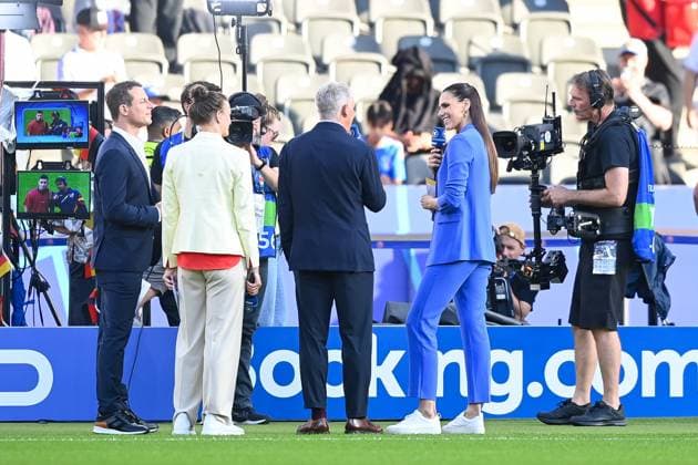 Fussball, Herren, Saison 2023 24, UEFA EURO, EM, Europameisterschaft,Fussball EM 2024, Finale in Berlin, Spanien - England, v.l. Sportschau Moderator Alexander Bommes, Sportschau Expertin Almuth Schult, Sportschau Experte Bastian Schweinsteiger und Sportschau Moderatorin Esther Sedlaczek , 14.07. 2024, Copyright: xSebastianxRäppold MatthiasxKochx
