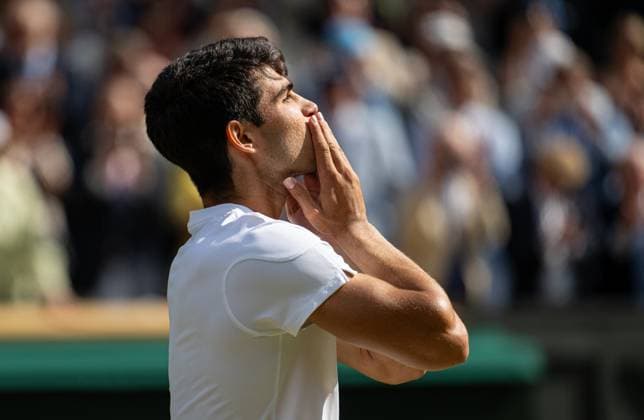 Tennis - Wimbledon Championship 2024 - Day 14 LONDON, ENGLAND - Sunday, July 14, 2024: Carlos Alcaraz (ESP) celebrates after the Gentlemen s Singles Final on Day Fourteen of The Championships Wimbledon 2024 at the All England Lawn Tennis and Croquet Club. Alcaraz won 6-2, 6-2, 7-6 (4). (Photo by Kirsten Holst Propaganda) LONDON All England Lawn Tennis and Croquet Club GREATER LONDON ENGLAND  Copyright: xKirstenxHolstx 2024-07-14-004-Wimbledon_Day_14