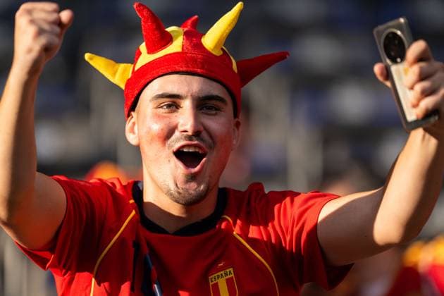 240714 A fan of Spain ahead of the UEFA EURO, EM, Europameisterschaft,Fussball 2024 Football Championship final between Spain and England on July 14, 2024 in Berlin. Photo: Mathias Bergeld BILDBYRAN kod MB MB0946 fotboll football soccer fotball fotbolls-em europamästerskap em uefa euro uefa european football championship euro 2024 final spanien spain england bbeng publik Copyright: MATHIASxBERGELD BB240714MB028