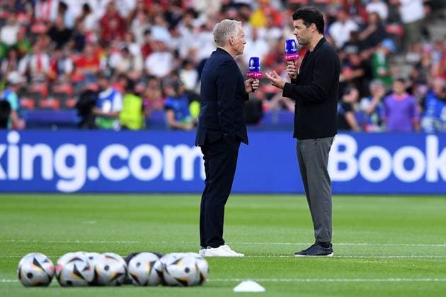 Fußball UEFA EURO, EM, Europameisterschaft,Fussball 2024 Finale Spanien - England am 14.07.2024 im Olympiastadion Berlin in Berlin Johannes B. Kerner ( Moderator Magenta TV ), links - Michael Ballack ( Experte ), rechts