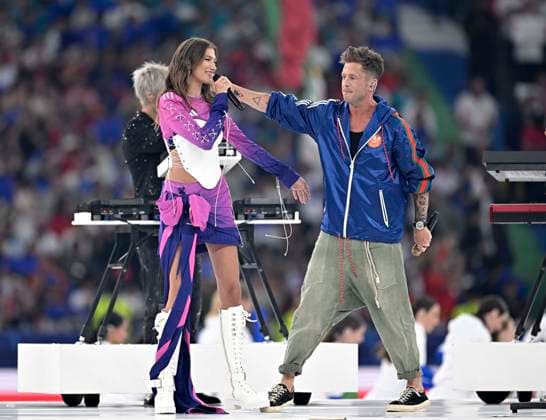 14.07.2024, Fussball UEFA EURO, EM, Europameisterschaft,Fussball 2024, Finale im Berliner Olympiastadion, Spanien - England, Leony und OneRepublic und Meduza (Deutschland) singen den EM Song Leony im DFB Look