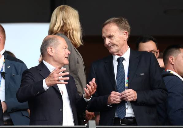 14.07.2024, xtgx, Fussball EM 2024 Finale, Spanien - England emspor, v.l. Bundeskanzler Olaf Scholz (SPD), Geschaeftsfuehrer Hans-Joachim Watzke (Borussia Dortmund) (UEFA REGULATIONS PROHIBIT ANY USE OF PHOTOGRAPHS as IMAGE SEQUENCES and or QUASI-VIDEO) Berlin