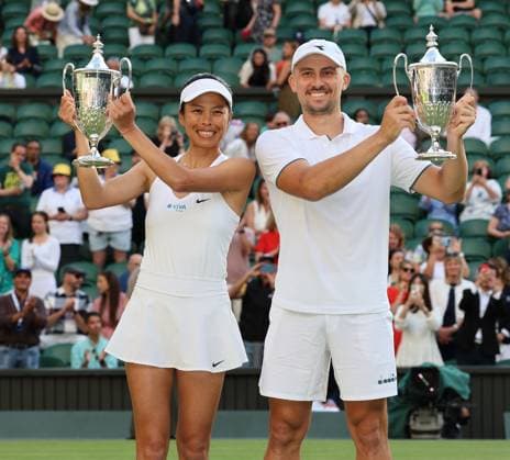 TENNIS - Wimbledon 2024 LONDON,ENGLAND,14.JUL.24 - TENNIS - ATP, Tennis Herren WTA, Tennis Damen World Tour, Wimbledon, Grand Slam, mixed doubles. Image shows the rejoicing of Hsieh Su-Wei (TPE) and Jan Zielinski (POL). Keywords: trophy.  GEPAxpictures xAlanxGrieves