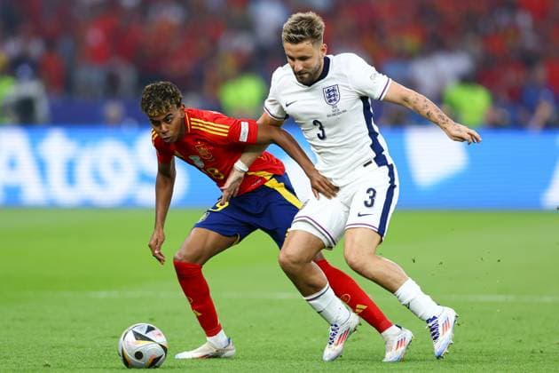 Lamine Yamal of Spain (L) battles with Luke Shaw of England (R) Spain v England, UEFA European Championship, EM, Europameisterschaft 2024, Final, Football, Olympiastadion, Berlin, Germany, 14 Jul 2024 EDITORIAL USE ONLY No use with unauthorised audio, video, data, fixture lists, club league logos or live services. Online in-match use limited to 120 images, no video emulation. No use in betting, games or single club league player publications. Copyright: xKieranxMcManus Shutterstockx 14583341bm
