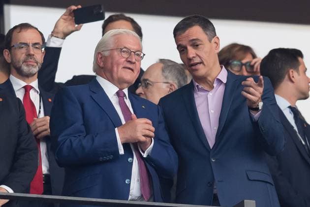 Fussball, Herren, Saison 2023 24, UEFA EURO, EM, Europameisterschaft,Fussball EM 2024, Finale in Berlin, Spanien - England, v.l. Bundespräsident Frank-Walter Steinmeier und Spaniens Ministerpräsident Pedro Sanchez , 14.07. 2024, Copyright: xSebastianxRäppold MatthiasxKochx