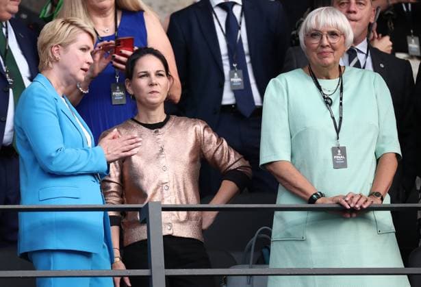 Sport Bilder des Tages 14.07.2024, xtgx, Fussball EM 2024 Finale, Spanien - England emspor, v.l. Manuela Schwesig (Ministerpräsidentin des Landes Mecklenburg-Vorpommern), Annalena Baerbock (Bundesministerin des Auswärtigen der Bundesrepublik Deutschland, Bündnis 90 Die Grünen), Claudia Roth (Bündnis 90 Die Grünen) (UEFA REGULATIONS PROHIBIT ANY USE OF PHOTOGRAPHS as IMAGE SEQUENCES and or QUASI-VIDEO) Berlin