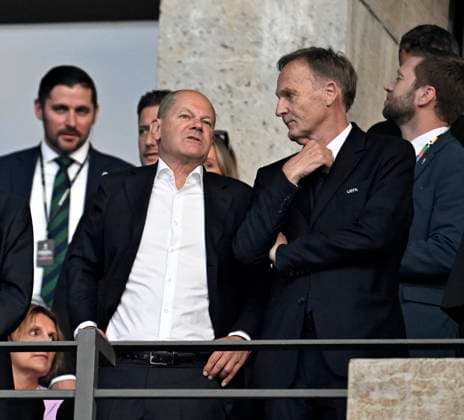 14.07.2024, Fussball UEFA EURO, EM, Europameisterschaft,Fussball 2024, Finale im Berliner Olympiastadion, Spanien - England, v.l. Bundeskanzler Olaf Scholz (Deutschland) Hans-Joachim Watzke (Deutschland)