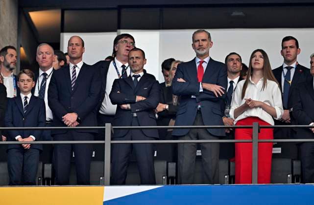 14.07.2024, Fussball UEFA EURO, EM, Europameisterschaft,Fussball 2024, Finale im Berliner Olympiastadion, Spanien - England, auf dem Bild William , Prinz von Wales (England) mit Sohn George (England) und König von Spanien Felipe VI. (Spanien)