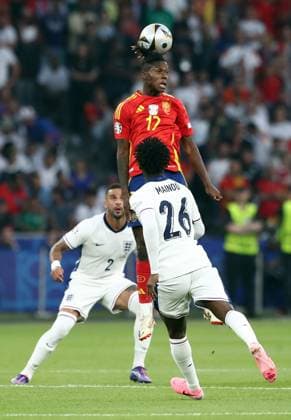 14.07.2024, xtgx, Fussball EM 2024 Finale, Spanien - England emspor, v.l. Kobbie Mainoo (England), Nicholas Williams Arthuer Jr. (Spanien) (UEFA REGULATIONS PROHIBIT ANY USE OF PHOTOGRAPHS as IMAGE SEQUENCES and or QUASI-VIDEO) Berlin