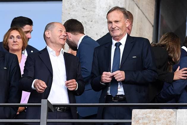 Fußball UEFA EURO, EM, Europameisterschaft,Fussball 2024 Finale Spanien - England am 14.07.2024 im Olympiastadion Berlin in Berlin Olaf Scholz (Bundeskanzler der Bundesrepublik Deutschland), links - Hans-Joachim Watzke, rechts