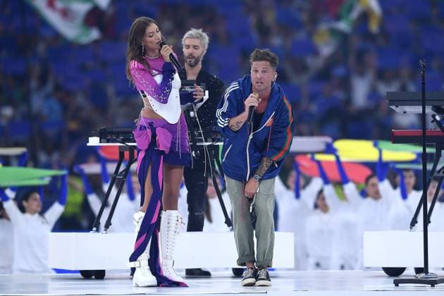 Fußball UEFA EURO, EM, Europameisterschaft,Fussball 2024 Finale Spanien - England am 14.07.2024 im Olympiastadion Berlin in Berlin Leony, links - Ryan Tedder ( OneRepublic ) , rechts singen den EM Song Fire