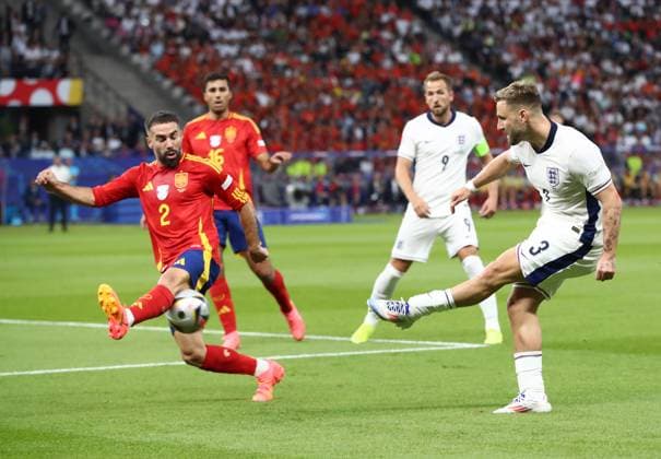 14.07.2024, xtgx, Fussball EM 2024 Finale, Spanien - England emspor, v.l. Daniel Carvajal Ramos (Spanien), Luke Shaw (England) (UEFA REGULATIONS PROHIBIT ANY USE OF PHOTOGRAPHS as IMAGE SEQUENCES and or QUASI-VIDEO) Berlin