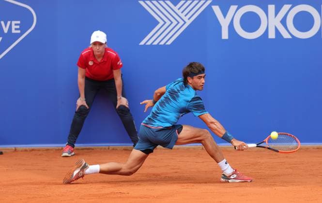 Tennis Herren ATP, Tennis Herren Tennis Herren Tour 500 European Open Hamburg, Hamburg Open ATP 500 2024 Qualifikationsrunde , 14.07.2024, Francisco Comesana (ARG) spielt eine Rückhand. Copyright: FernandoxSoares