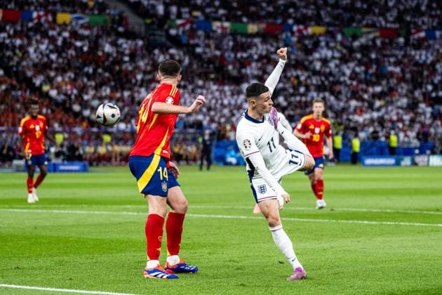 240714 Aymeric Laporte of Spain and Phil Foden of England during the UEFA EURO, EM, Europameisterschaft,Fussball 2024 Football Championship final between Spain and England on July 14, 2024 in Berlin. Photo: Mathias Bergeld BILDBYRAN kod MB MB0946 fotboll football soccer fotball fotbolls-em europamästerskap em uefa euro uefa european football championship euro 2024 final spanien spain england bbeng Copyright: MATHIASxBERGELD BB240714MB071