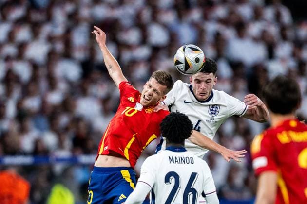 240714 Daniel Olmo of Spain and Declan Rice of England during the UEFA EURO, EM, Europameisterschaft,Fussball 2024 Football Championship final between Spain and England on July 14, 2024 in Berlin. Photo: Mathias Bergeld BILDBYRAN kod MB MB0946 fotboll football soccer fotball fotbolls-em europamästerskap em uefa euro uefa european football championship euro 2024 final spanien spain england bbeng Copyright: MATHIASxBERGELD BB240714MB072