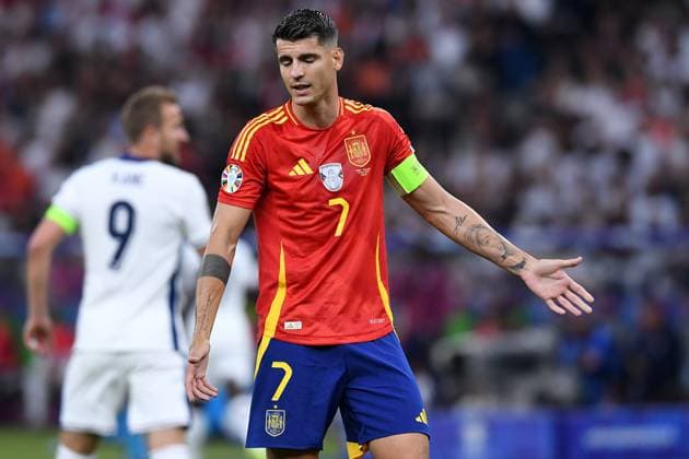 Fußball UEFA EURO, EM, Europameisterschaft,Fussball 2024 Finale Spanien - England am 14.07.2024 im Olympiastadion Berlin in Berlin Alvaro Morata ( Spanien ) enttäuscht