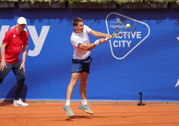 Tennis Herren ATP, Tennis Herren Tennis Herren Tour 500 European Open Hamburg, Hamburg Open ATP 500 2024 Qualifikationsrunde , 14.07.2024, Ugo Blanchet (FRA) spielt eine Rückhand. Copyright: FernandoxSoares