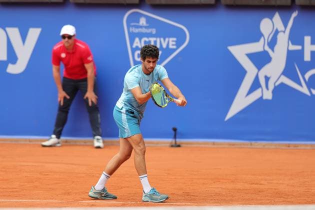 Tennis Herren ATP, Tennis Herren Tennis Herren Tour 500 European Open Hamburg, Hamburg Open ATP 500 2024 Qualifikationsrunde , 14.07.2024, Aziz Dougaz (TUN) macht einen Aufschlag. Copyright: FernandoxSoares
