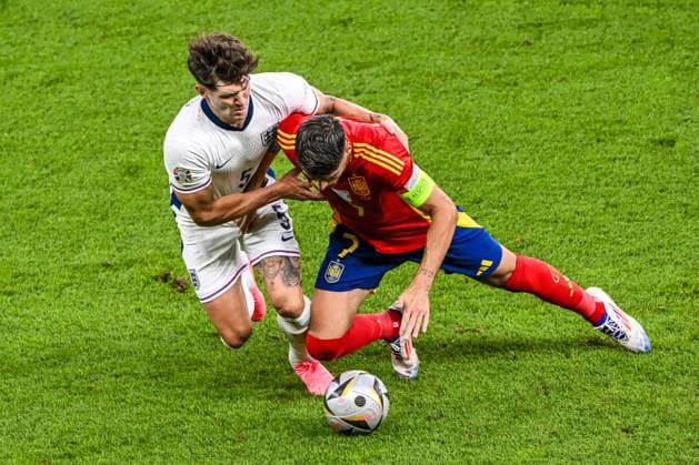 BERLIN - (l-r) John Stones of England, Alvaro Morata of Spain during the UEFA EURO, EM, Europameisterschaft,Fussball 2024 Final match between Spain and England at the Olympiastadion on July 14, 2024 in Berlin, Germany. ANP Hollandse Hoogte UEFA EURO 2024 FINAL 2024 xVIxANPxSportx xGerritxvanxKeulenxIVx 503477316 originalFilename: 503477316.jpg
