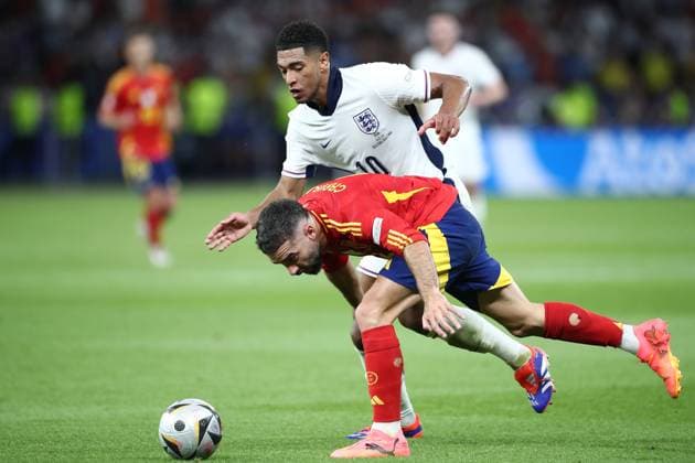 14.07.2024, xtgx, Fussball EM 2024 Finale, Spanien - England emspor, v.l. Jude Bellingham (England), Daniel Carvajal Ramos (Spanien) (UEFA REGULATIONS PROHIBIT ANY USE OF PHOTOGRAPHS as IMAGE SEQUENCES and or QUASI-VIDEO) Berlin