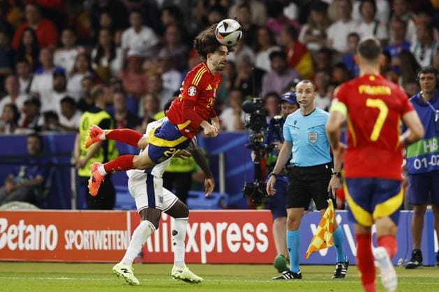 BERLIN - (l-r) Bukayo Saka of England, Marc Cucurella of Spain, Alvaro Morata of Spain during the UEFA EURO, EM, Europameisterschaft,Fussball 2024 Final match between Spain and England at the Olympiastadion on July 14, 2024 in Berlin, Germany. ANP Hollandse Hoogte MAURICE VAN STEEN UEFA EURO 2024 FINAL 2024 xVIxANPxSportx xVanxSteenxFotografiexIVx 503479552 originalFilename: 503479552.jpg