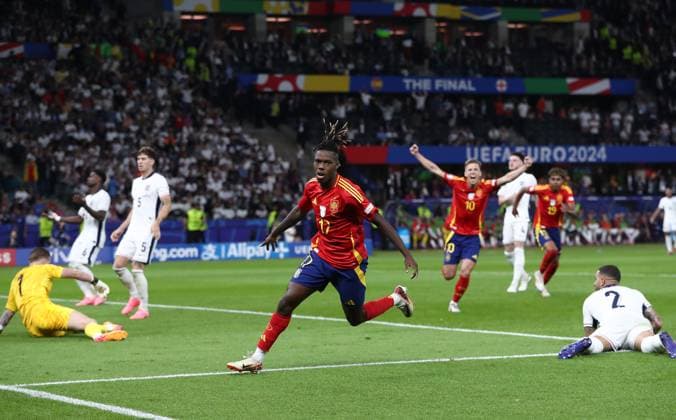 Nico Williams of Spain celebrates scoring the opening goal 1-0 Spain v England, UEFA European Championship, EM, Europameisterschaft 2024, Final, Football, Olympiastadion, Berlin, Germany, 14 Jul 2024 EDITORIAL USE ONLY No use with unauthorised audio, video, data, fixture lists, club league logos or live services. Online in-match use limited to 120 images, no video emulation. No use in betting, games or single club league player publications. Copyright: xMichaelxZemanek Shutterstockx 14583343cv