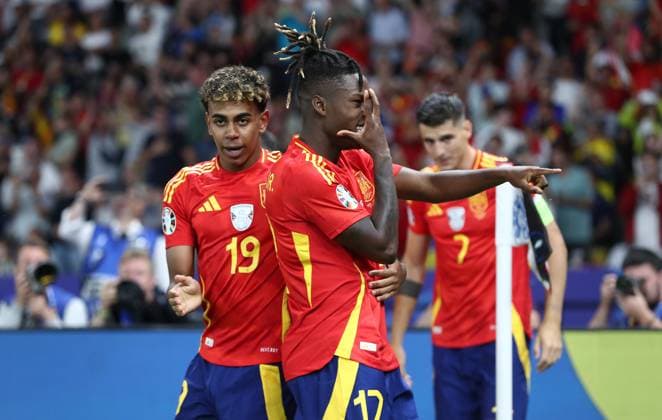 Nico Williams of Spain celebrates scoring the opening goal 1-0 Spain v England, UEFA European Championship, EM, Europameisterschaft 2024, Final, Football, Olympiastadion, Berlin, Germany, 14 Jul 2024 EDITORIAL USE ONLY No use with unauthorised audio, video, data, fixture lists, club league logos or live services. Online in-match use limited to 120 images, no video emulation. No use in betting, games or single club league player publications. Copyright: xMichaelxZemanek Shutterstockx 14583343ct