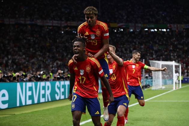 14.07.2024, xtgx, Fussball EM 2024 Finale, Spanien - England emspor, v.l. Nicholas Williams Arthuer Jr. (Spanien), Lamine Yamal Nasraoui Ebana (Spanien), Daniel Olmo Carvajal (Spanien), Alvaro Borja Morata Martin (Spanien) celebrate the goal, Der Torjubel zum 1:0 (UEFA REGULATIONS PROHIBIT ANY USE OF PHOTOGRAPHS as IMAGE SEQUENCES and or QUASI-VIDEO) Berlin