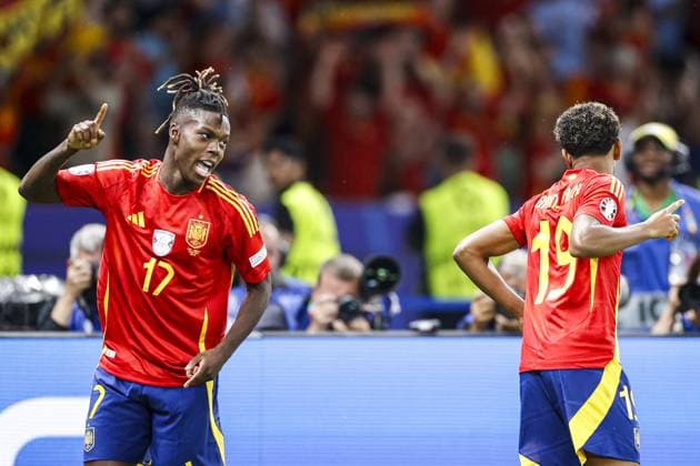BERLIN, 14-07-2024, Olympia Stadium , European Football Championship Euro2024, final match no.51 between Spain and England. Spain player Nico Williams scores the 1-0 for Spain and celebrate this with hie teammates Spain - England (Euro2024)  x25760418x Copyright:
