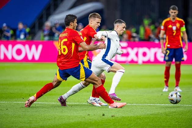 14.07.2024 BERLIN, OLIMPIASTADION BERLIN, STADION OLIMPIJSKI W BERLINIE, PILKA NOZNA (FOOTBALL), UEFA EURO, EM, Europameisterschaft,Fussball 2024, MECZ FINALOWY, FINAL EURO 2024, MECZ HISZPANIA - ANGLIA ( SPAIN - ENGLAND ) NZ PHIL FODEN RODRI FOTO LUKASZ SKWIOT CYFRASPORT NEWSPIX.PL --- Newspix.pl  20240714CSLS032