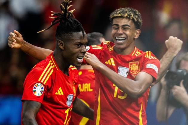 240714 Nicholas Williams of Spain celebrates with Lamine Yamal after 1-0 during the UEFA EURO, EM, Europameisterschaft,Fussball 2024 Football Championship final between Spain and England on July 14, 2024 in Berlin. Photo: Mathias Bergeld BILDBYRAN kod MB MB0946 fotboll football soccer fotball fotbolls-em europamästerskap em uefa euro uefa european football championship euro 2024 final spanien spain england bbeng jubel Copyright: MATHIASxBERGELD BB240714MB115