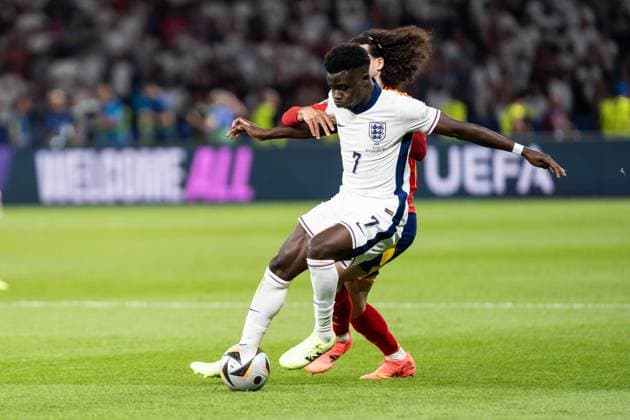 GER, Euro 2024, Finale, Spanien (ESP) vs England (GBR) 14.07.2024, Olympiastadion Berlin, Berlin, GER, Euro 2024, Finale, Spanien (ESP) vs England (GBR) Im Bild: Zweikampf zwischen Bukayo Saka (England GBR, 7) und Marc Cucurella (Spanien Spain ESP, 24)
