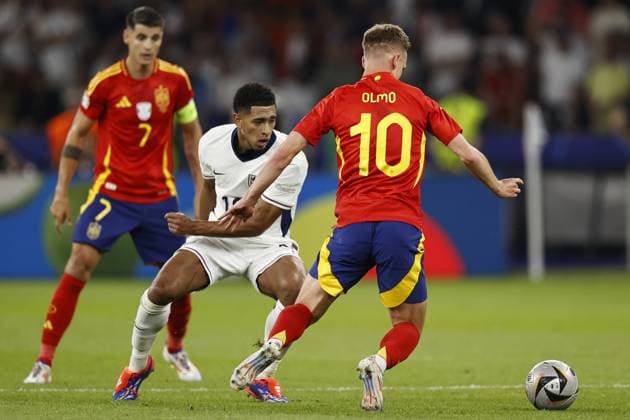 BERLIN - (l-r) Alvaro Morata of Spain, Jude Bellingham of England, Dani Olmo of Spain during the UEFA EURO, EM, Europameisterschaft,Fussball 2024 Final match between Spain and England at the Olympiastadion on July 14, 2024 in Berlin, Germany. ANP Hollandse Hoogte MAURICE VAN STEEN UEFA EURO 2024 FINAL 2024 xVIxANPxSportx xVanxSteenxFotografiexIVx 503481648 originalFilename: 503481648.jpg