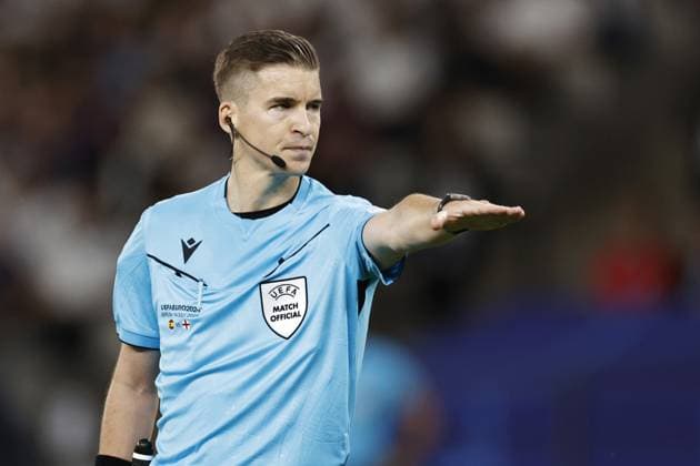 BERLIN - Referee Francois Letexier during the UEFA EURO, EM, Europameisterschaft,Fussball 2024 Final match between Spain and England at the Olympiastadion on July 14, 2024 in Berlin, Germany. ANP Hollandse Hoogte MAURICE VAN STEEN UEFA EURO 2024 FINAL 2024 xVIxANPxSportx xVanxSteenxFotografiexIVx 503481987 originalFilename: 503481987.jpg