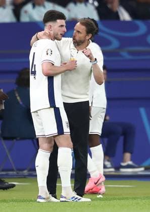 14.07.2024, xtgx, Fussball EM 2024 Finale, Spanien - England emspor, v.l. Declan Rice (England), Trainer Head Coach Gareth Southgate (England) (UEFA REGULATIONS PROHIBIT ANY USE OF PHOTOGRAPHS as IMAGE SEQUENCES and or QUASI-VIDEO) Berlin