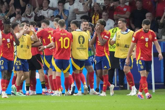 celebrate the goal, Torjubel zum 2:1 Mikel Oyarzabal (Spanien Spain, 21) mit Lamine Yamal (Spanien Spain, 19) - Berlin 14.07.2024: Spanien vs. England, M51, EURO2024 Finale, Olympiastadion Berlin